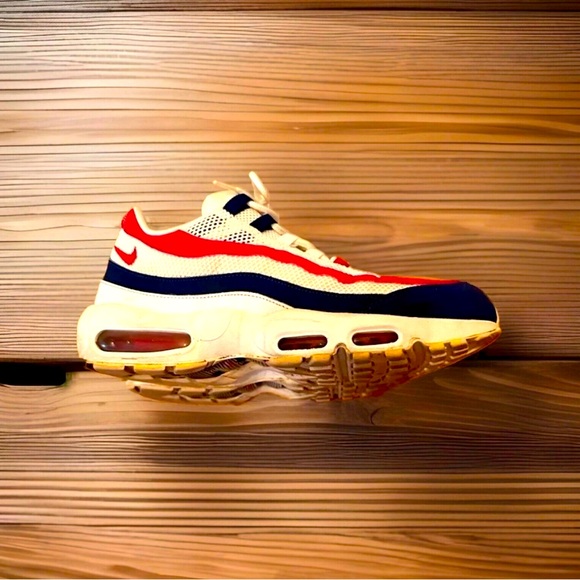 Nike Air Max 95
White Deep Royal Blue Gym Red - Picture 4 of 8